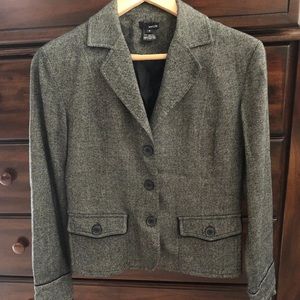 Kenzie blazer gray and black size 6 very elegant